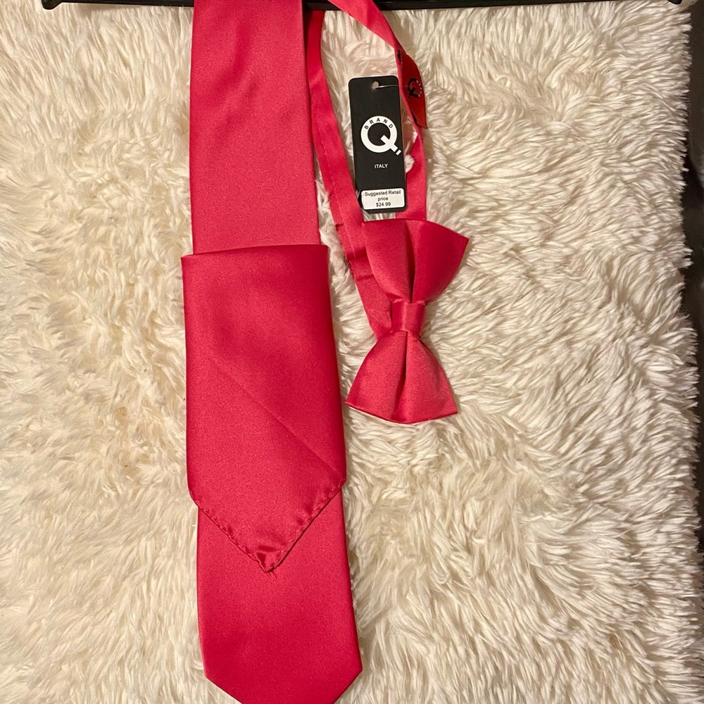 Men’s tie, handkerchief and bow tie.